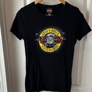 Harley-Davidson Black Tee with Guns and Roses Graphic